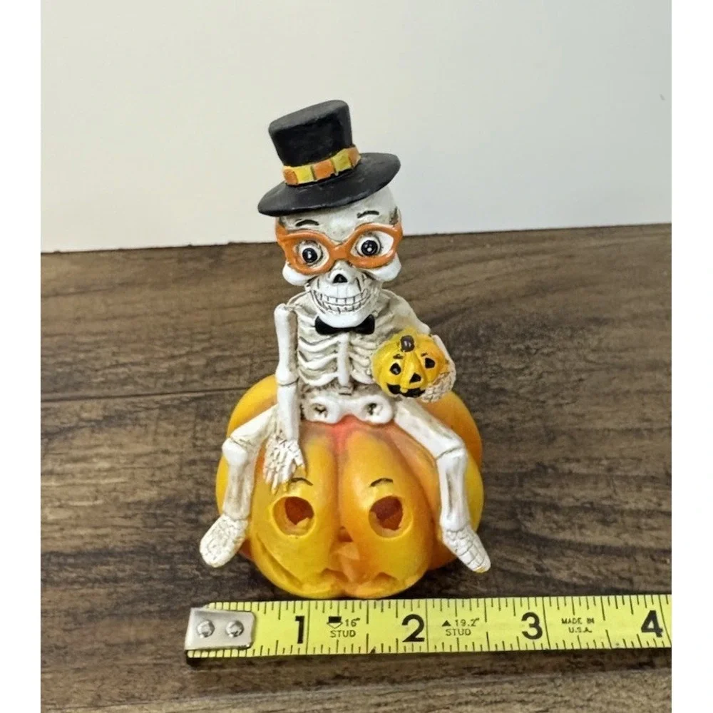 Halloween Skeleton On Pumpkin 4.5